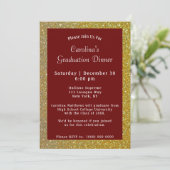 Invitation Dîner Gold Sparkle Maroon Graduation (Debout devant)
