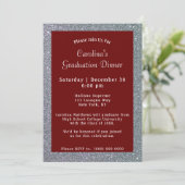 Invitation Dîner Silver Sparkle Maroon Graduation (Debout devant)