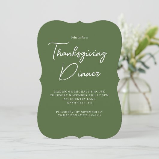 Invitation Dîner Thanksgiving moderne Sage Vert Blanc Script (Debout devant)