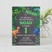 Invitation Dinosaur 1er anniversaire Anniversaire de enfant D (Debout devant)