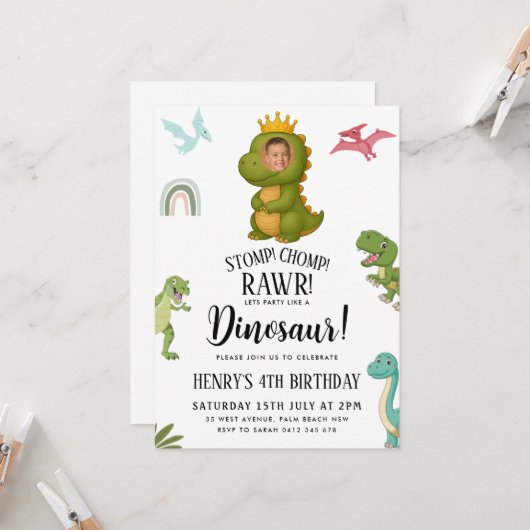 Invitation Dinosaur fête d'anniversaire (Devant/Arrière en situation)