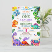 Invitation Dinosaur One-A-Saurus 1st Birthday Party (Debout devant)