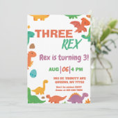 Invitation Dinosaure anniversaire de trois quarts (Debout devant)