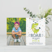 Invitation Dinosaure vert ROAR photo d'anniversaire (Debout devant)