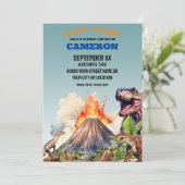 Invitation Dinosaures et volcan réalistes (Debout devant)