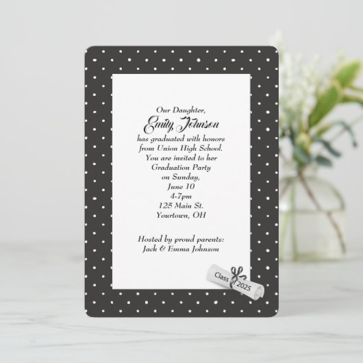 Invitation Diplôme Blanc 2025 sur Motif à Points (Debout devant)