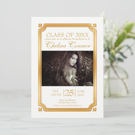 Invitation Diplôme 🎓 blanc et or (Debout devant)