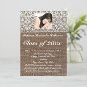 Invitation Diplôme de Burlap et de dentelle (Debout devant)