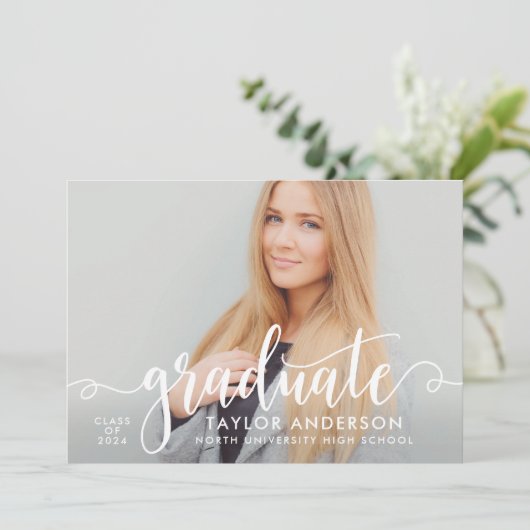 Invitation Diplômé de la photo de script blanc moderne (Debout devant)