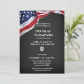 Invitation Diplômé de l'Académie de Police Drapeau Américain  (Debout devant)