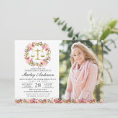 Invitation Diplôme de l'école de droit Pink Gold Floral Grad (Debout devant)