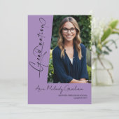 Invitation Diplôme de photo de script vertical moderne (Debout devant)