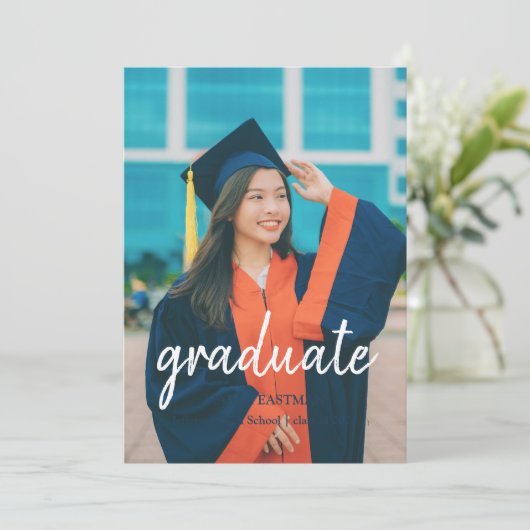 Invitation Diplômé de Script moderne peaufiné (Debout devant)