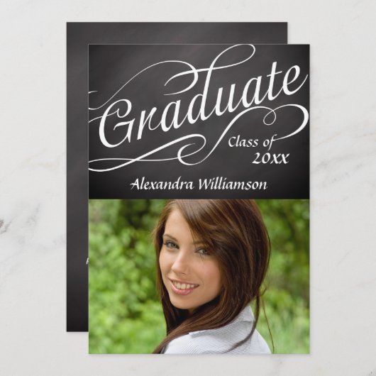 Invitation Diplômé en Tourbillonnant Script Chalkboard avec p (Devant / Derrière)