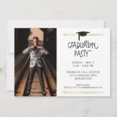 Invitation Diplômé imprimé à la main | Lignes noires et or (Dos)