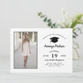 Invitation Diplôme minimaliste en noir et blanc (Debout devant)