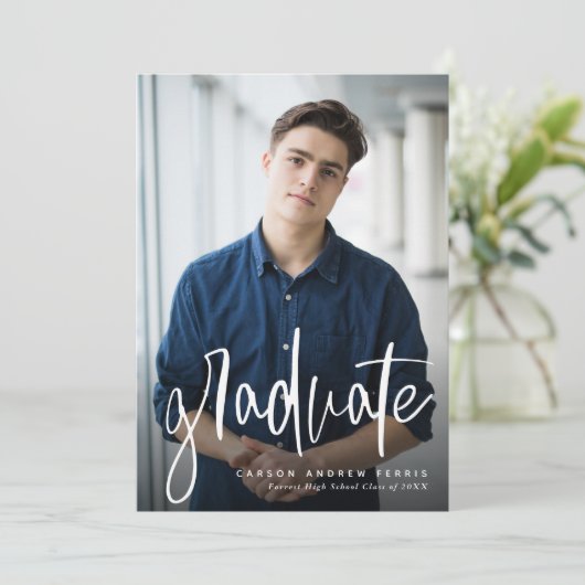 Invitation Diplômé moderne simple deux diplômes photo (Debout devant)