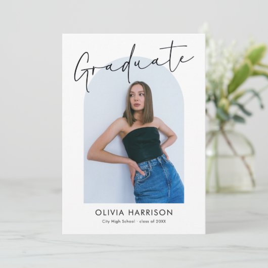 Invitation Diplôme photo Arc de script moderne (Debout devant)