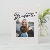 Invitation Diplôme photo décontracté simple et tendance (Debout devant)