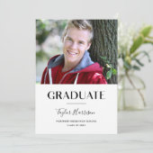 Invitation Diplômé simple noir et blanc 2023 Graduation (Debout devant)