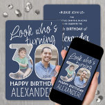 Invitation do-it-yourself couleurs ・ Regardez qui est 30 Anni<br><div class="desc">Regardez qui a 30 ans ! Famille Invitation et amis à une élégante fête du 30e anniversaire pour lui ou elle avec 2 invitations personnalisées de fête photo. Les images et le libellé de ce modèle sont simples à personnaliser. Les couleurs bleu marine et blanc pour les contours arrière -...</div>