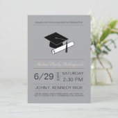 Invitation d'obtention du diplôme de casquette et (Debout devant)