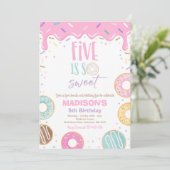 Invitation Donut 5e anniversaire : Cinq est si doux (Debout devant)