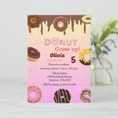 Invitation Donut anniversaire, tu ne veux pas rater anniversa (Debout devant)