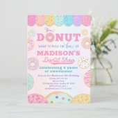 Invitation Donut Shop Rainbow Girls Donut Birthday Party (Debout devant)