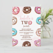 Invitation Donut Two Sweet Girl Sprinkings 2e anniversaire (Debout devant)