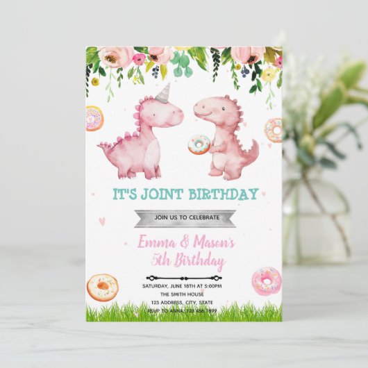 Invitation Donuts et Dinosaures (Debout devant)