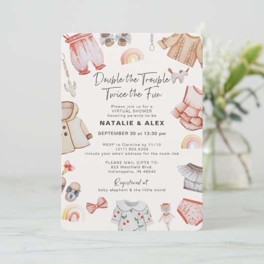 Invitation Double Trouble Girl Twins Baby shower virtuel rose (Debout devant)