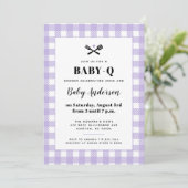 Invitation Douce Barbecue Baby Shower à thème Gingham Lilas (Debout devant)