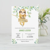 Invitation Douce Fête de Naissance Sloth Garçon avec Feuillag (Debout devant)