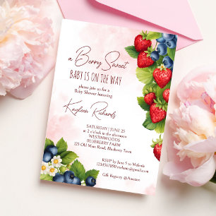 Invitation Douce fête prénatale à thème myrtille et fraise