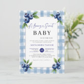 Invitation Douce Gingham Bleu Fête de Bébé Chic à la Ferme (Debout devant)