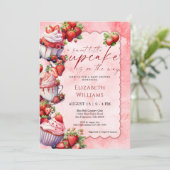 Invitation Douce Petite Cupcake Fête de Bébé Fille aux Fraise (Debout devant)
