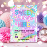 Douce Sassy Et Neuf Anniversaire Néon Arc-en-ciel