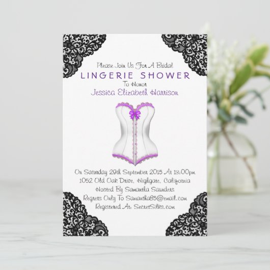 Invitation Douche en dentelle violette et en corse noire (Debout devant)