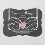 Invitation Douche Lingerie Chalkboard unique<br><div class="desc">Invitation de douche nuptiale en lingerie unique avec un soutien-gorge en dentelle orné de roses de ruban posé sur un arrière - plan populaire en tableau noir.</div>