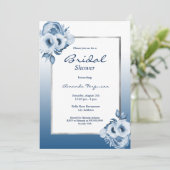 Invitation Douche nuptiale bleu classique aux fleurs blanches (Debout devant)