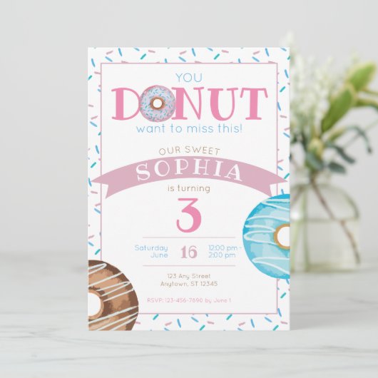 Invitation Doughnut de beigne douce arrose l'invitation d'ann (Debout devant)
