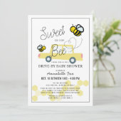 Invitation Doux comme peut Bee White Drive-by Baby shower (Debout devant)