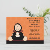 Invitation Dracula mignon de partie de costume de (Debout devant)