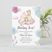 Invitation Dragon d'aquarelle aux couleurs pastel sur nuage r (Debout devant)