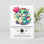 Invitation Dragon de bébé doux avec ballon de coeur Anniversa (Debout devant)