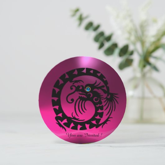 INVITATION DRAGON SERPENT NOIR PIERRE PRÉCIEUSE FUCHSIA VIOLE (Debout devant)