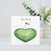 Invitation Drapeau de golf sur forme de cœur sur green de put (Debout devant)
