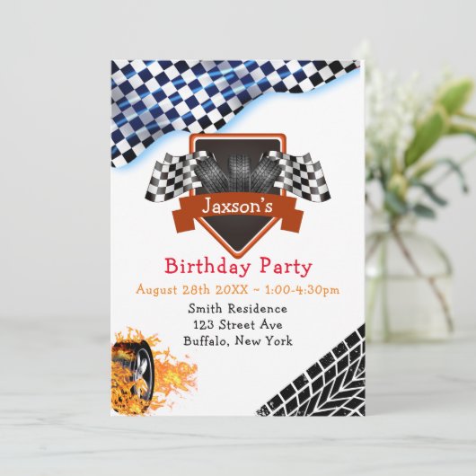 Invitation Drapeau noir blanc À damiers course fête d'anniver (Debout devant)