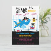 Invitation drôle d'anniversaire de pirate requin (Debout devant)